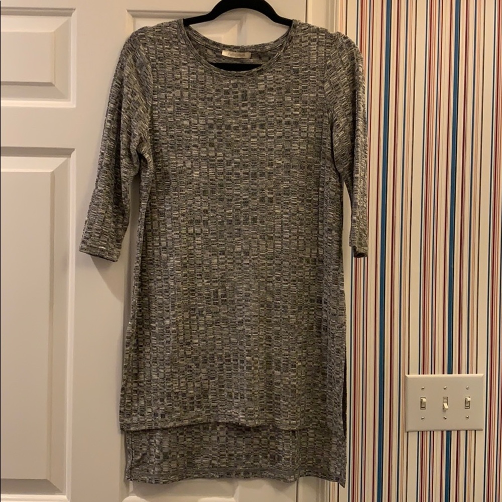 NWOT Gray 3/4 sleeve top